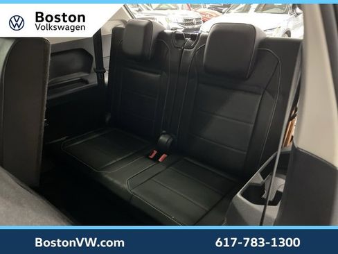 Certified 2021 Volkswagen Tiguan SE w/ Panoramic Sunroof Package image 11