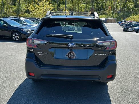 Used 2023 Subaru Outback Premium image 7