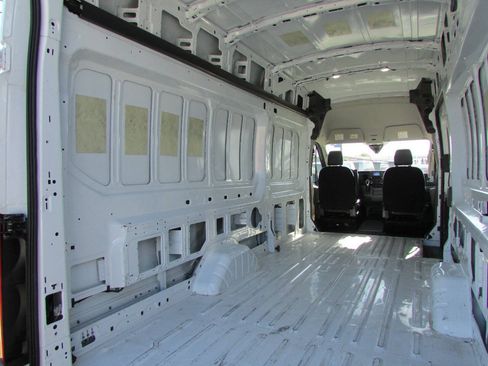 Used 2024 Ford Transit 250 148 High Roof Extended RWD image 31