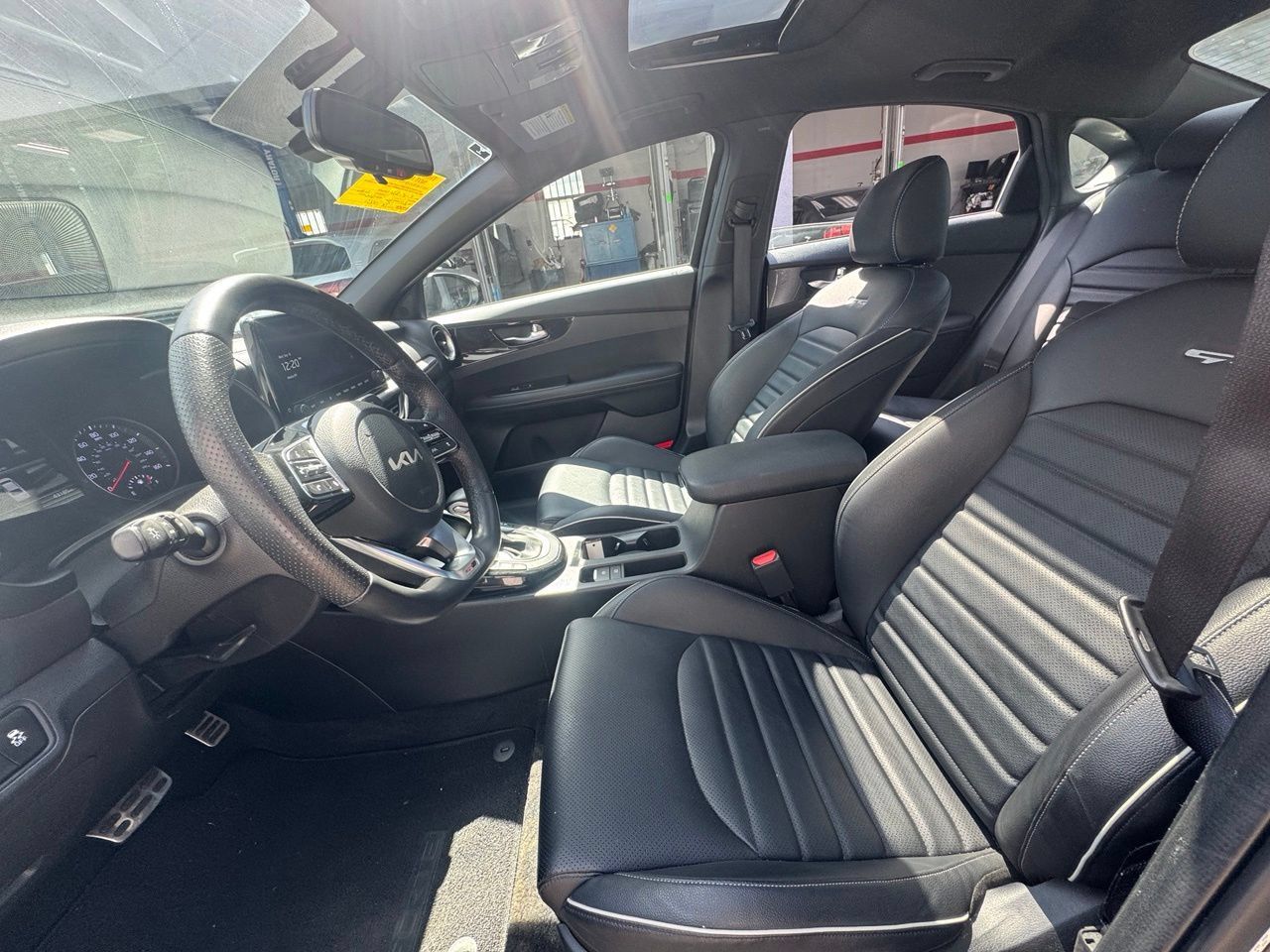 Used 2023 Kia Forte GT-Line w/ GT-Line Premium Package FWD image 6