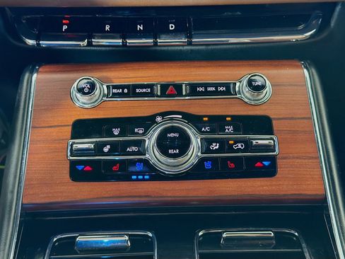 Used 2022 Lincoln Aviator Reserve w/ Equipment Group 201A AWD/4WD image 19