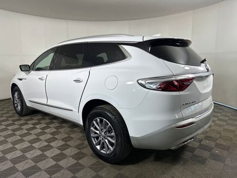 Used 2023 Buick Enclave Essence image 5