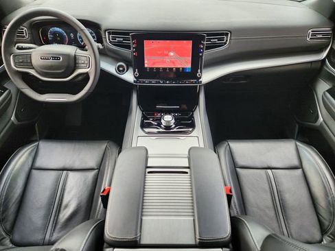 Used 2025 Jeep Wagoneer 4WD image 24