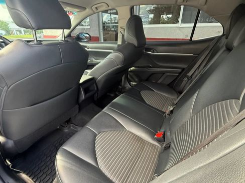 Used 2019 Toyota Camry SE FWD image 10