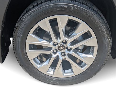 Used 2024 Toyota RAV4 XLE Premium FWD image 5