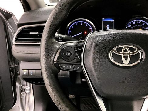 Used 2020 Toyota Camry LE FWD image 11