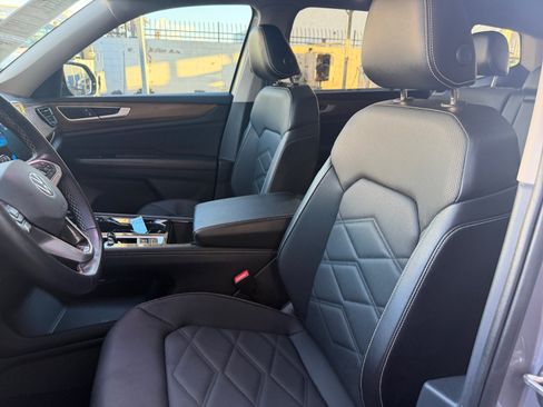 Used 2024 Volkswagen Atlas SE w/ Panoramic Sunroof Package FWD image 15