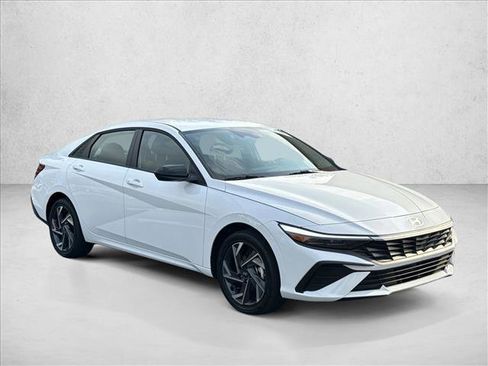 Certified 2025 Hyundai Elantra SEL image 7