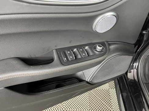 Used 2025 Alfa Romeo Giulia AWD w/ Driving Assist Package image 16