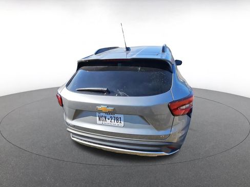 Used 2025 Chevrolet Trax LT image 5