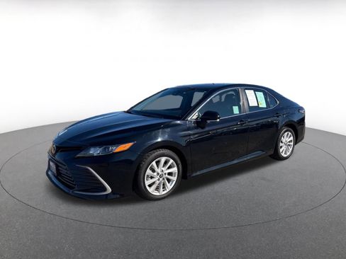 Used 2023 Toyota Camry LE image 3