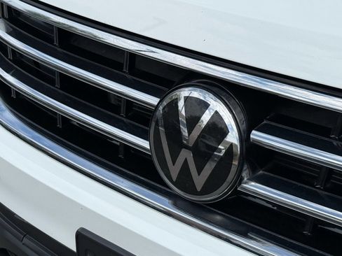 Used 2024 Volkswagen Tiguan SE AWD/4WD image 31