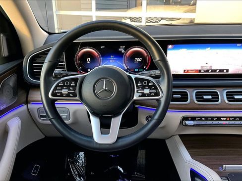 Used 2023 Mercedes-Benz GLS 450 4MATIC image 5