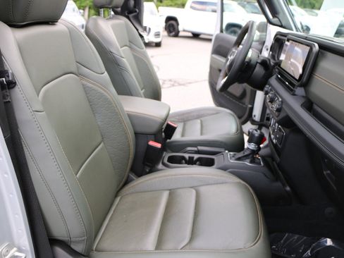 Used 2024 Jeep Wrangler High Altitude AWD/4WD image 29