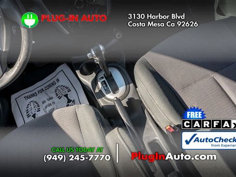 Used 2017 Nissan Versa SV image 14