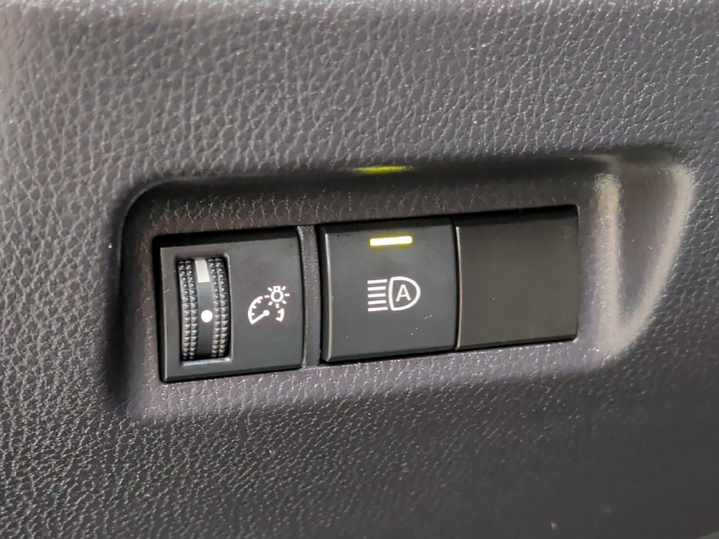 Used 2025 Toyota RAV4 LE AWD/4WD image 14