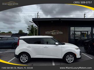 Used 2022 Kia Soul LX image 1