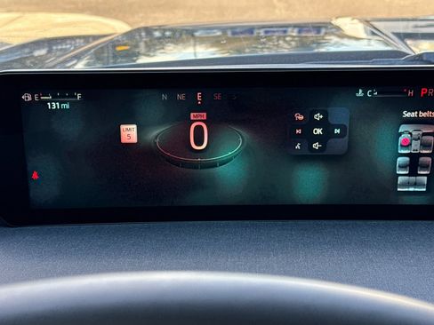 Used 2025 Ford Expedition Active image 26