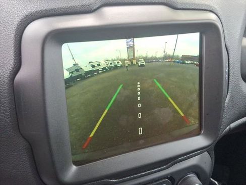 Used 2023 Jeep Renegade Latitude image 15