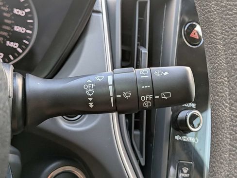 Certified 2025 Subaru Crosstrek 2.5i Premium AWD/4WD image 32