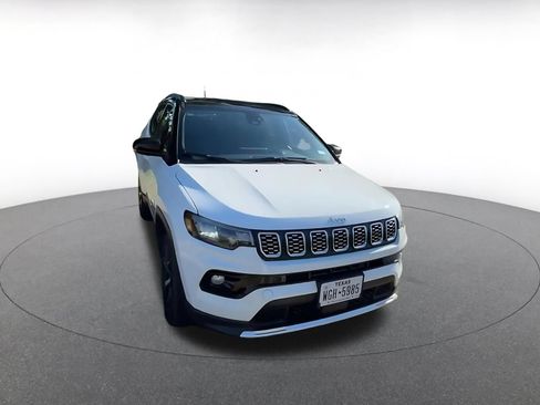Used 2025 Jeep Compass Limited AWD/4WD image 3