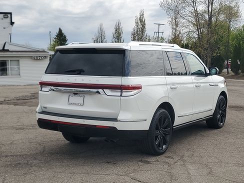 Used 2022 Lincoln Navigator Reserve AWD/4WD image 6