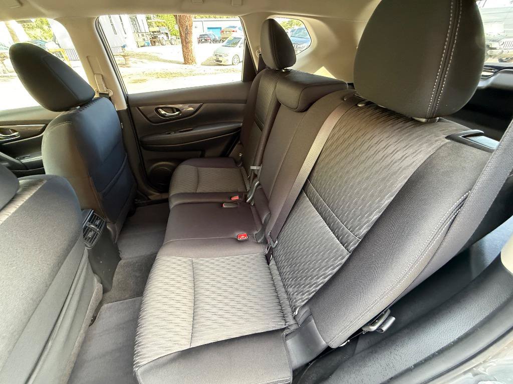 Used 2019 Nissan Rogue SV FWD image 16