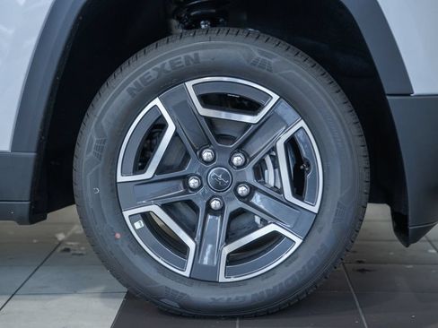 New 2026 Jeep Cherokee Laredo AWD/4WD image 17