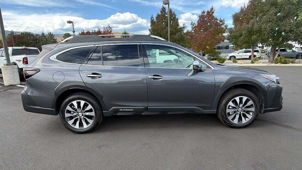 Used 2025 Subaru Outback Touring AWD/4WD image 2