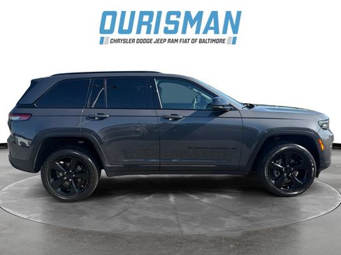 Used 2025 Jeep Grand Cherokee Altitude w/ Trailer Tow Package AWD/4WD image 7