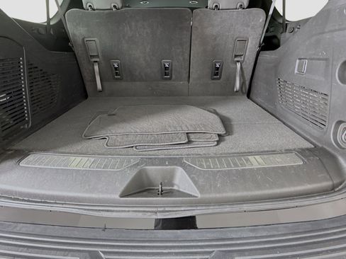 Used 2025 Chevrolet Suburban RST image 27