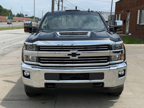 Used 2019 Chevrolet Silverado 2500 LTZ w/ Duramax Plus Package AWD/4WD image 2