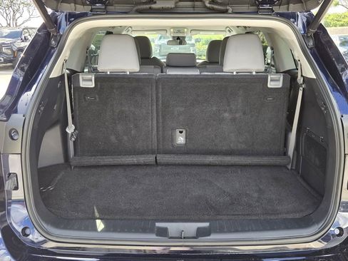 Used 2022 Toyota Highlander LE image 16