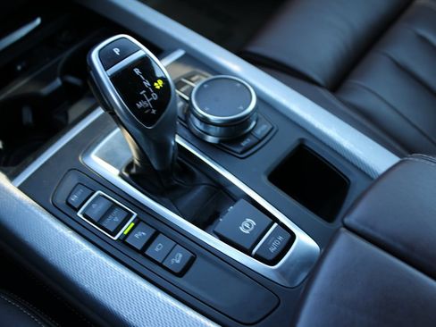 Used 2017 BMW X5 xDrive50i w/ M Sport Package image 29