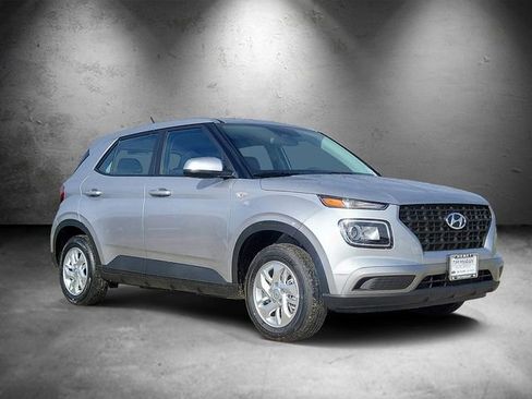 New 2026 Hyundai Venue SE image 2
