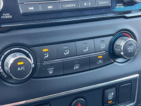 Used 2023 Nissan Titan SV image 21