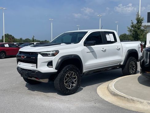 Used 2023 Chevrolet Colorado ZR2 w/ ZR2 Convenience Package III AWD/4WD image 4