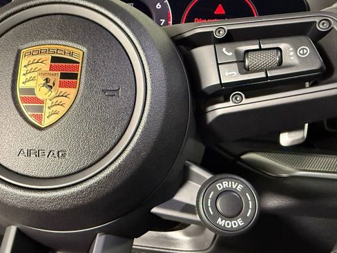 Certified 2025 Porsche Cayenne image 40