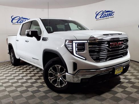 Used 2025 GMC Sierra 1500 SLT RWD image 1