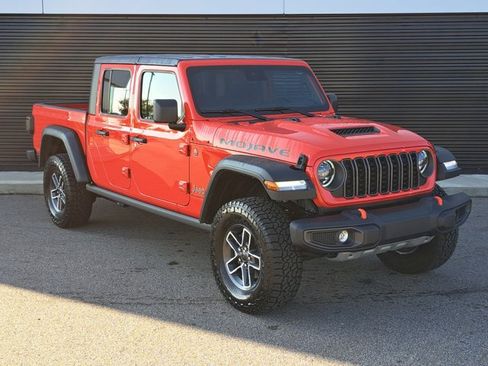 Used 2025 Jeep Gladiator Mojave AWD/4WD image 2