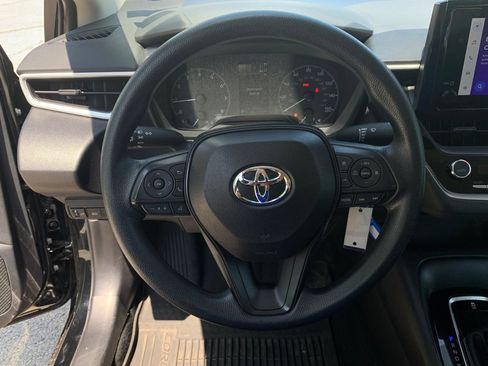 Used 2025 Toyota Corolla LE FWD image 27