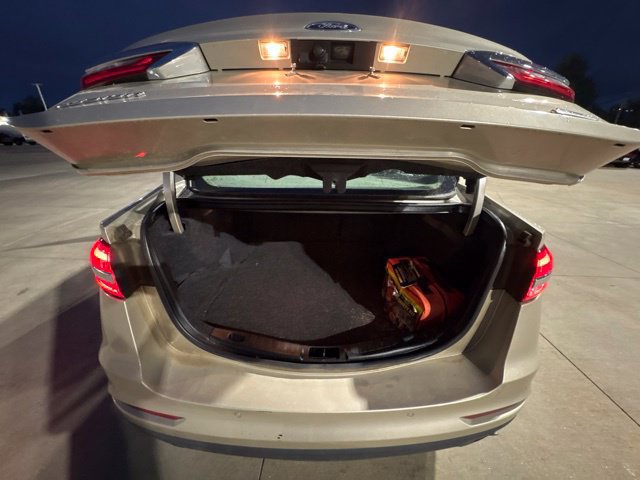 Used 2019 Ford Fusion SE FWD image 21
