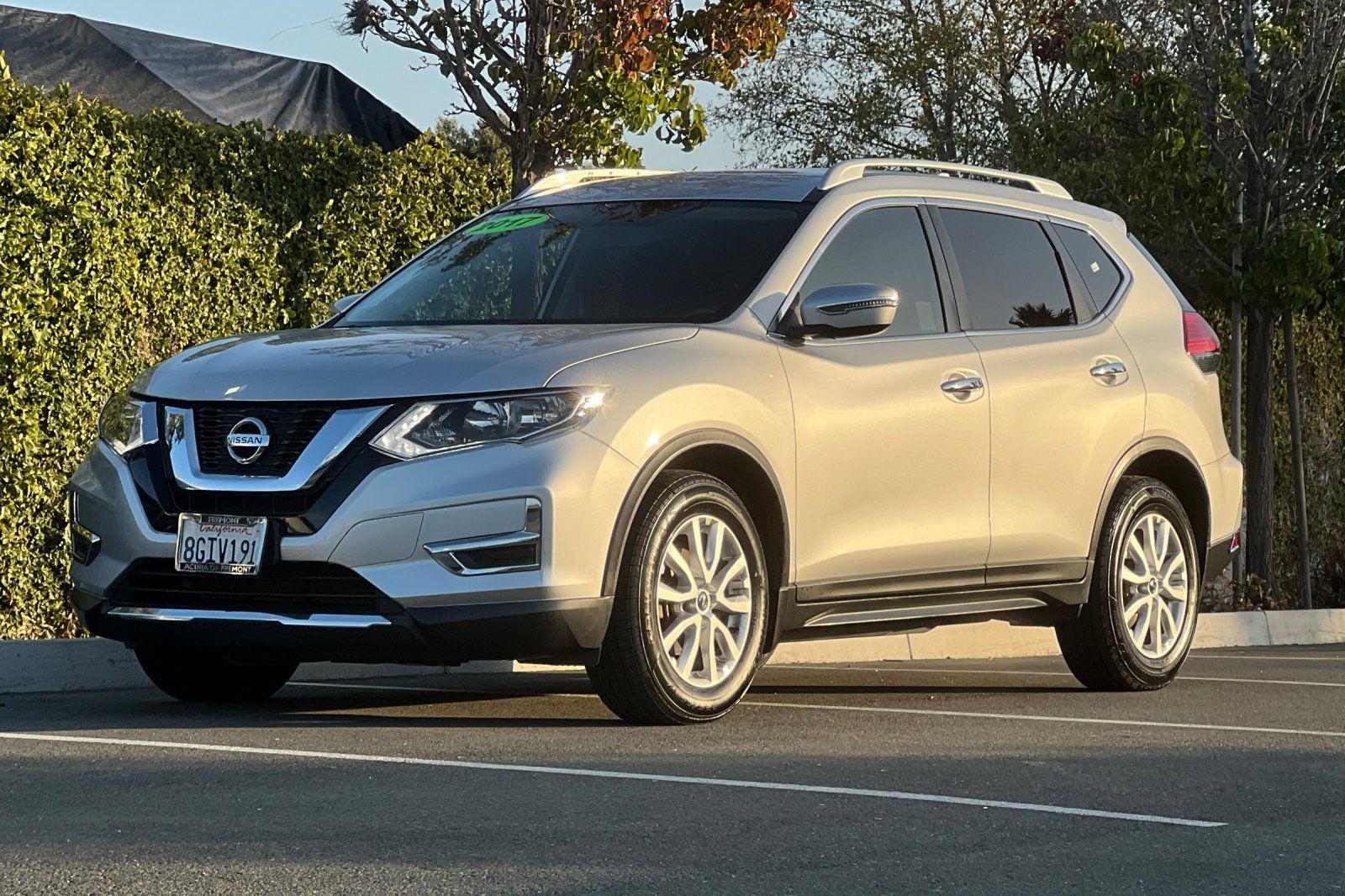 Used 2017 Nissan Rogue SV FWD image 8