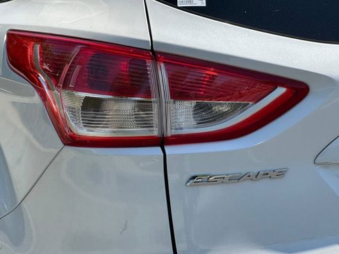 Used 2015 Ford Escape SE w/ Equipment Group 201A FWD image 13