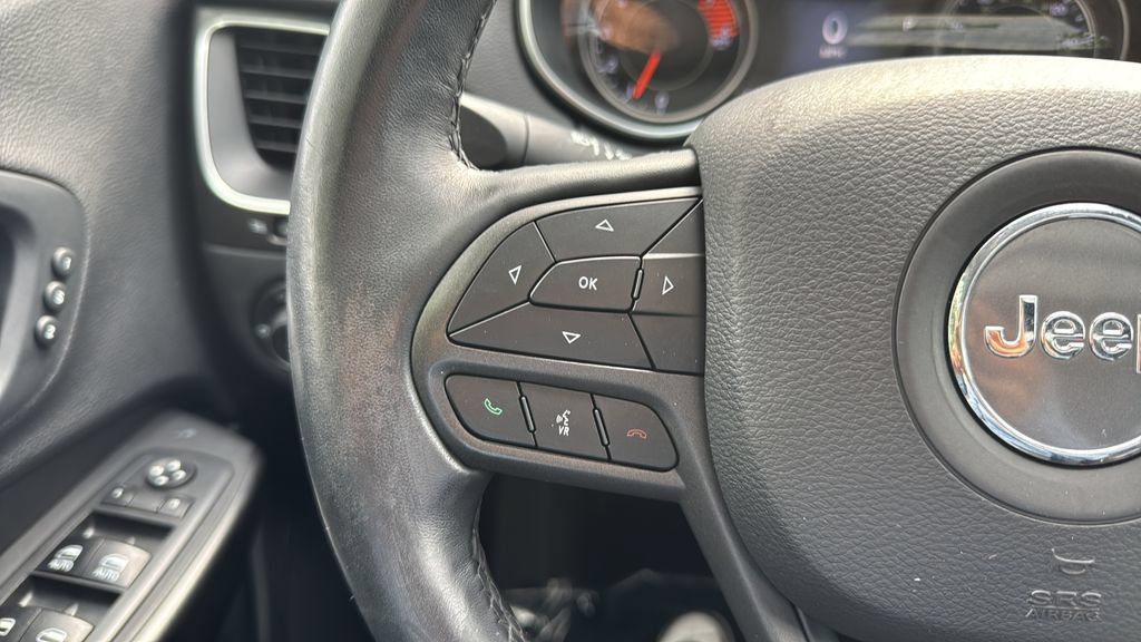Used 2019 Jeep Cherokee Trailhawk AWD/4WD image 20