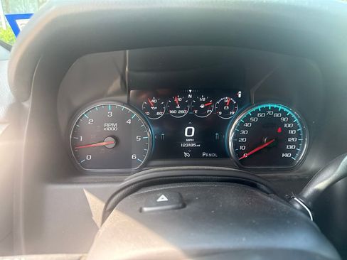 Used 2019 Chevrolet Tahoe Premier RWD image 2