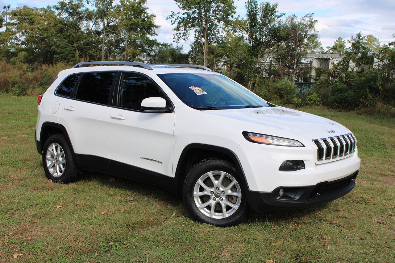 Used 2015 Jeep Cherokee Latitude w/ Comfort/Convenience Group AWD/4WD image 3