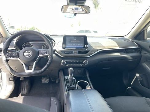 Used 2024 Nissan Altima 2.5 SV FWD image 19