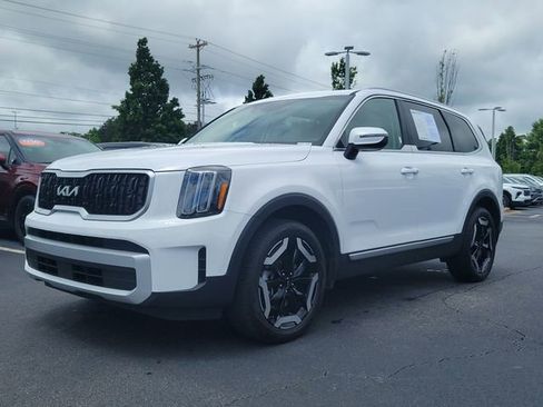 Used 2025 Kia Telluride EX w/ EX Captain's Chair Package FWD image 32