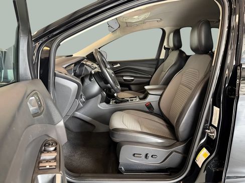 Used 2018 Ford Escape SE w/ SE Sport Appearance Package FWD image 12